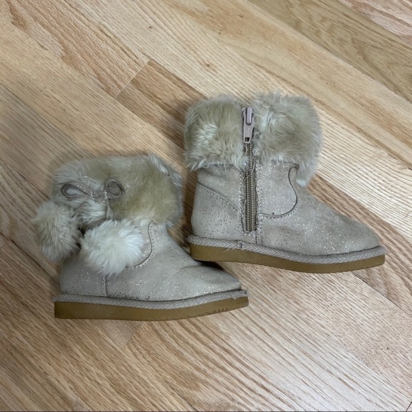 Jumping Beans Tan Faux Fur Boots Sz 5 Pom Pom - Picture 6 of 8